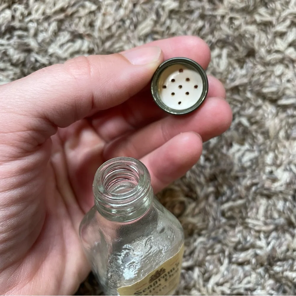 Seagram’s Gin Salt and Pepper Shakers